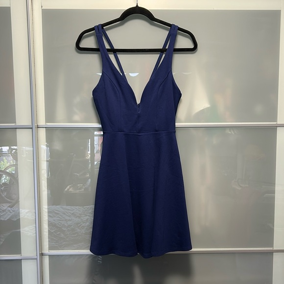 NWT Lulus Strappy deep v skater dress - Picture 2 of 5